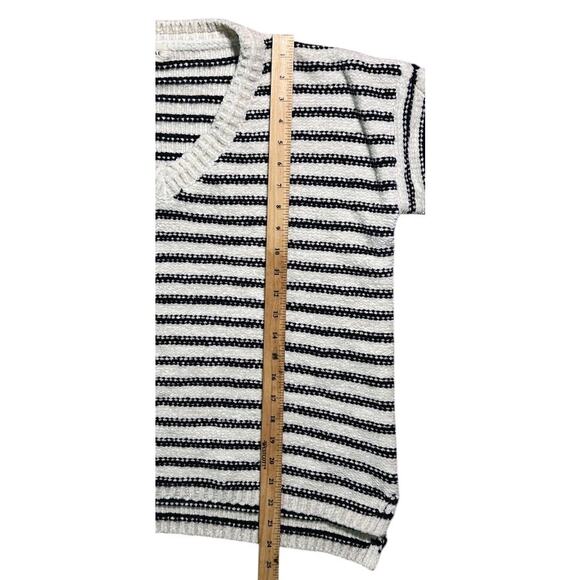 O & O Embellished Sleeve V-Neck Cream & Navy Striped Oversized Sweater Small - Picture 2 of 6